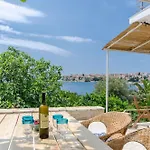 בית נופש House Mavi *